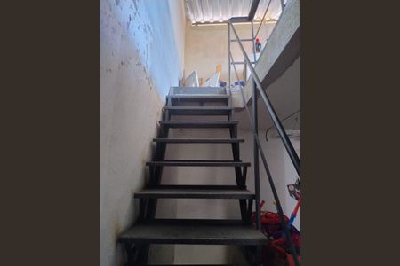 Casa à venda com 46m², 2 quartos e sem vaga Casa à venda com 46m², 2 quartos e sem vagaEscada