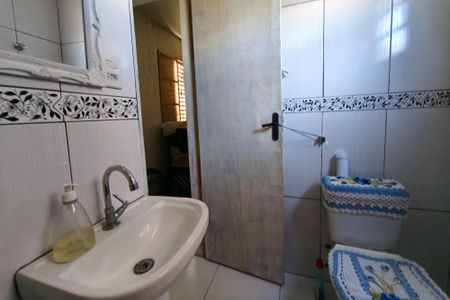 Casa à venda com 200m², 4 quartos e 2 vagasBanheiro