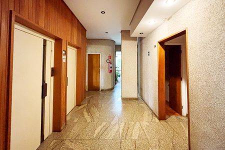 Apartamento à venda com 68m², 2 quartos e 1 vagahall elevadores