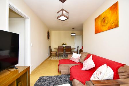 Sala de estar de apartamento à venda com 2 quartos, 68m² em Vila Madalena, São Paulo