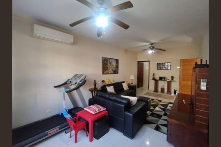 Casa para alugar com 245m², 3 quartos e 4 vagas Casa para alugar com 245m², 3 quartos e 4 vagasSala