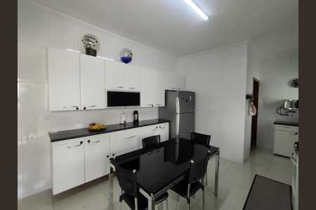 Casa para alugar com 245m², 3 quartos e 4 vagas Casa para alugar com 245m², 3 quartos e 4 vagasCozinha - Torneira