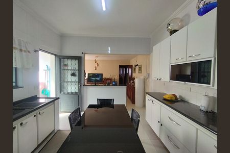 Casa para alugar com 245m², 3 quartos e 4 vagas Casa para alugar com 245m², 3 quartos e 4 vagasCozinha - Torneira