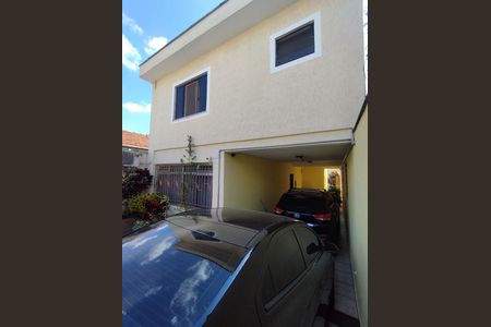 Casa para alugar com 245m², 3 quartos e 4 vagas Casa para alugar com 245m², 3 quartos e 4 vagasFachada