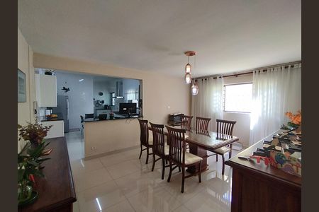 Casa para alugar com 245m², 3 quartos e 4 vagas Casa para alugar com 245m², 3 quartos e 4 vagasSala de Jantar