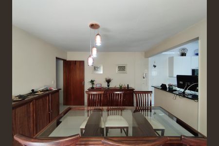 Casa para alugar com 245m², 3 quartos e 4 vagas Casa para alugar com 245m², 3 quartos e 4 vagasSala de Jantar