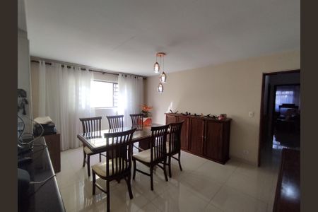 Casa para alugar com 245m², 3 quartos e 4 vagas Casa para alugar com 245m², 3 quartos e 4 vagasSala de Jantar