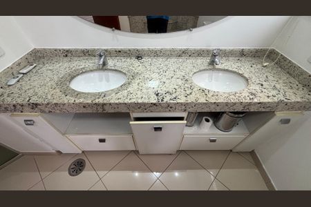 Apartamento para alugar com 90m², 1 quarto e 2 vagasBanheiro da Suíte