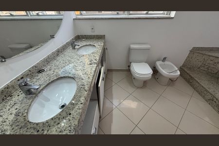 Apartamento para alugar com 90m², 1 quarto e 2 vagasBanheiro da Suíte