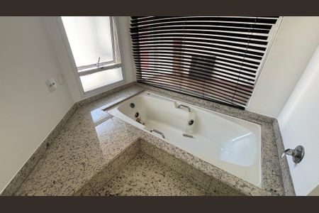 Apartamento para alugar com 90m², 1 quarto e 2 vagasBanheiro da Suíte