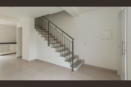Sala  de casa de condomínio para alugar com 2 quartos, 60m² em Vila Nova, Porto Alegre