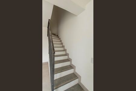 Casa de condomínio à venda com 60m², 2 quartos e 1 vagaEscadas 