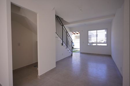 Sala de casa de condomínio para alugar com 2 quartos, 60m² em Vila Nova, Porto Alegre