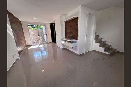 Sala de casa de condomínio à venda com 3 quartos, 190m² em Vargem Grande, Rio de Janeiro