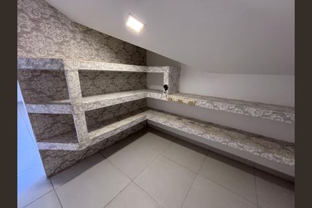 Casa de condomínio para alugar com 190m², 3 quartos e 1 vagaArmário do sótão 
