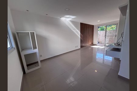 Casa de condomínio para alugar com 190m², 3 quartos e 1 vagaSala