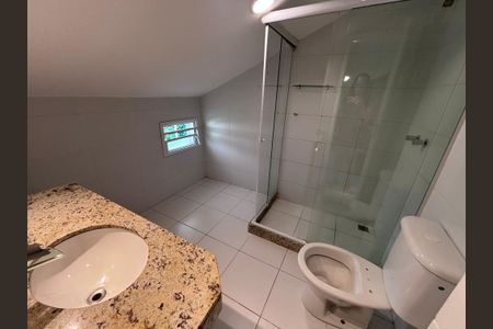 Casa de condomínio para alugar com 190m², 3 quartos e 1 vagaBanheiro do sótão 