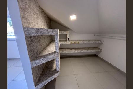 Casa de condomínio para alugar com 190m², 3 quartos e 1 vagaArmário do sótão 