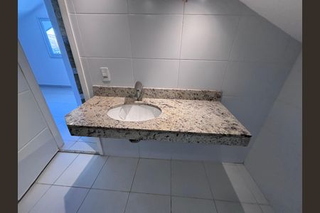 Casa de condomínio para alugar com 190m², 3 quartos e 1 vagaBanheiro do sótão 