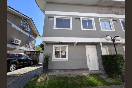 Casa de condomínio para alugar com 190m², 3 quartos e 1 vagaFachada