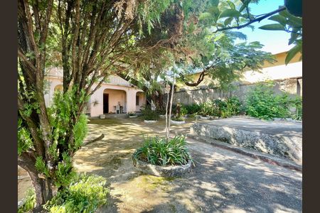 Casa para alugar com 2 quartos, 210m² em Santa Cruz, Belo Horizonte