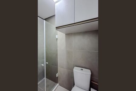 Banheiro de kitnet/studio para alugar com 1 quarto, 20m² em Liberdade, São Paulo