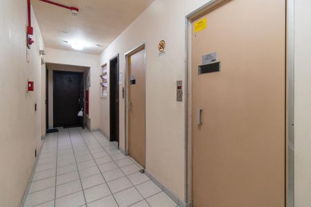 Apartamento à venda com 72m², 1 quarto e sem vagaElevador