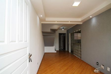 Entrada de casa de condomínio para alugar com 2 quartos, 70m² em Jardim Petropolis, Cotia