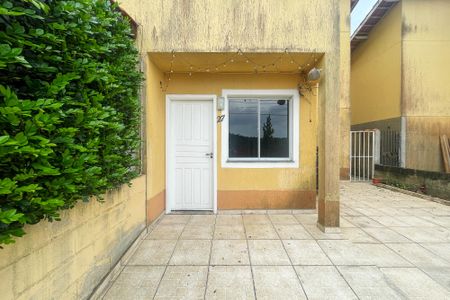 Entrada de casa de condomínio para alugar com 2 quartos, 70m² em Jardim Petropolis, Cotia