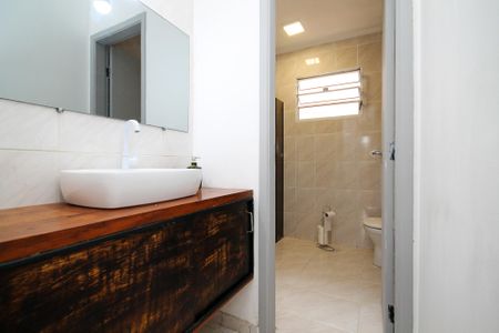 Casa de condomínio para alugar com 70m², 3 quartos e 3 vagasBanheiro