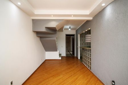 Casa de condomínio para alugar com 70m², 3 quartos e 3 vagasSala 1