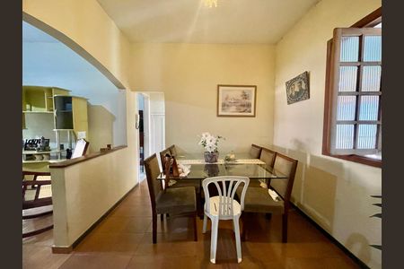 Casa à venda com 3 quartos, 420m² em Santa Cruz, Belo Horizonte