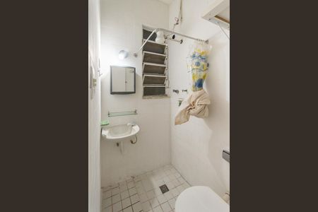 Banheiro de kitnet/studio para alugar com 1 quarto, 45m² em Tijuca, Rio de Janeiro
