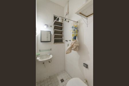 Banheiro de kitnet/studio para alugar com 1 quarto, 45m² em Tijuca, Rio de Janeiro