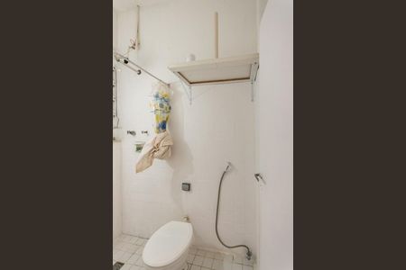 Banheiro de kitnet/studio para alugar com 1 quarto, 45m² em Tijuca, Rio de Janeiro