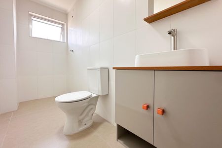 Apartamento à venda com 79m², 2 quartos e 1 vaga Apartamento à venda com 79m², 2 quartos e 1 vagaBanheiro Social
