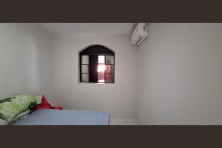 Casa para alugar com 180m², 2 quartos e 1 vagaQuarto 1