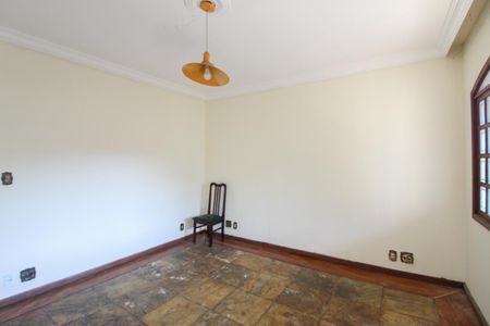 Casa à venda com 80m², 2 quartos e 2 vagasSala