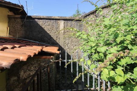 Casa à venda com 80m², 2 quartos e 2 vagasQuintal