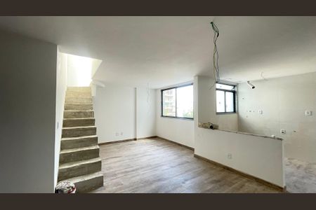 Apartamento à venda com 68m², 2 quartos e 1 vagaSala
