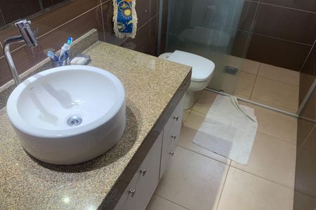 Apartamento para alugar com 74m², 2 quartos e 1 vagaBanheiro