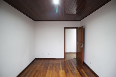 Casa à venda com 290m², 5 quartos e 3 vagasQuarto 3