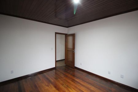 Casa à venda com 290m², 5 quartos e 3 vagasQuarto 4
