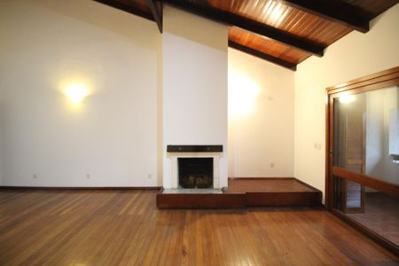Casa à venda com 290m², 5 quartos e 3 vagasSala