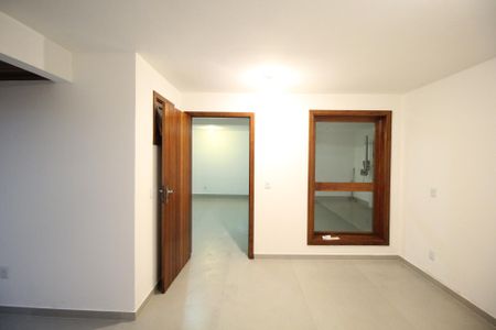 Casa à venda com 290m², 5 quartos e 3 vagasQuarto de Serviço