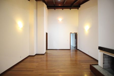 Casa à venda com 290m², 5 quartos e 3 vagasSala