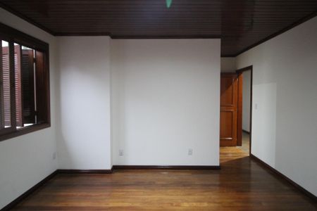 Casa à venda com 290m², 5 quartos e 3 vagasSuíte 1