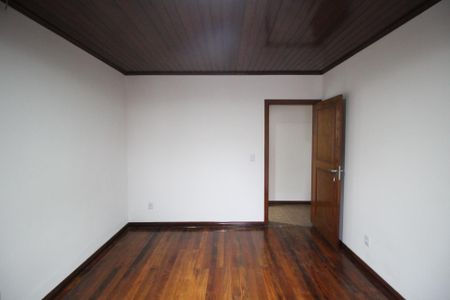 Casa à venda com 290m², 5 quartos e 3 vagasQuarto 4