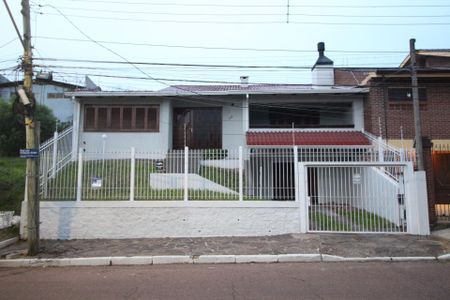 Casa à venda com 290m², 5 quartos e 3 vagasFachada