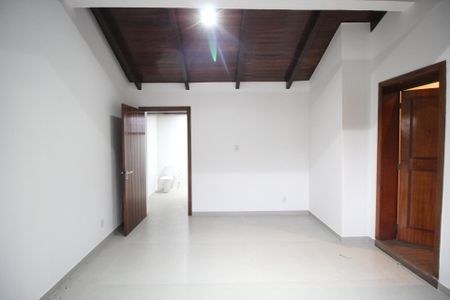 Casa à venda com 290m², 5 quartos e 3 vagasSuíte 2